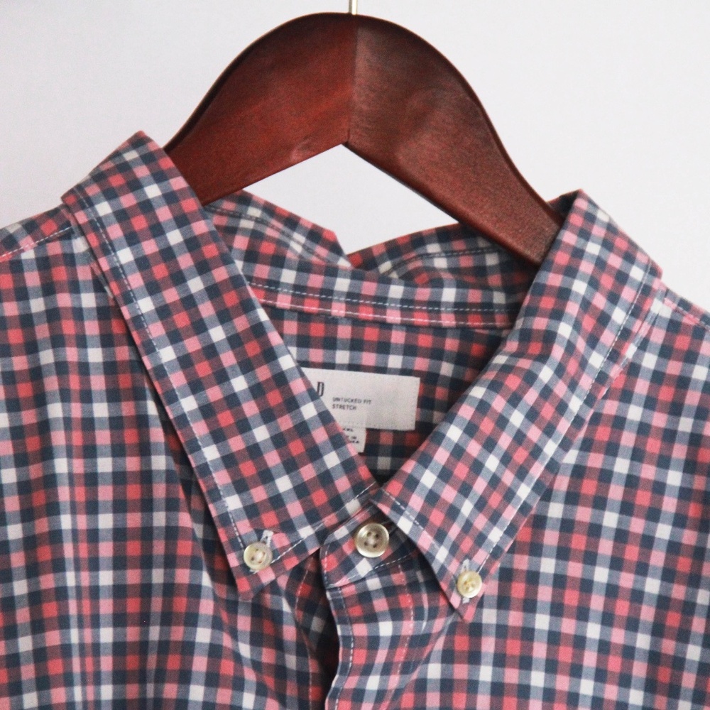 GAP Men's Red, White and Blue Plaid Check Long-Sleeve Button Down Shirt